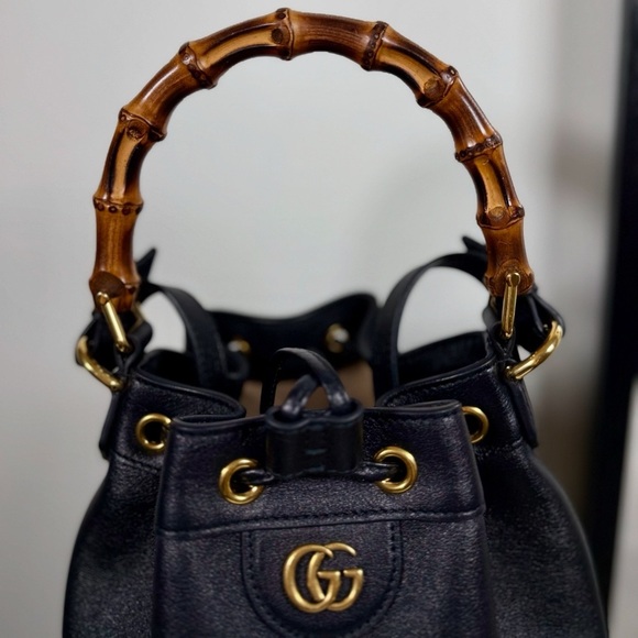 GUCCI DIANA BUCKET BAG WITH BAMBOO HANDLE - Picture 2 of 9